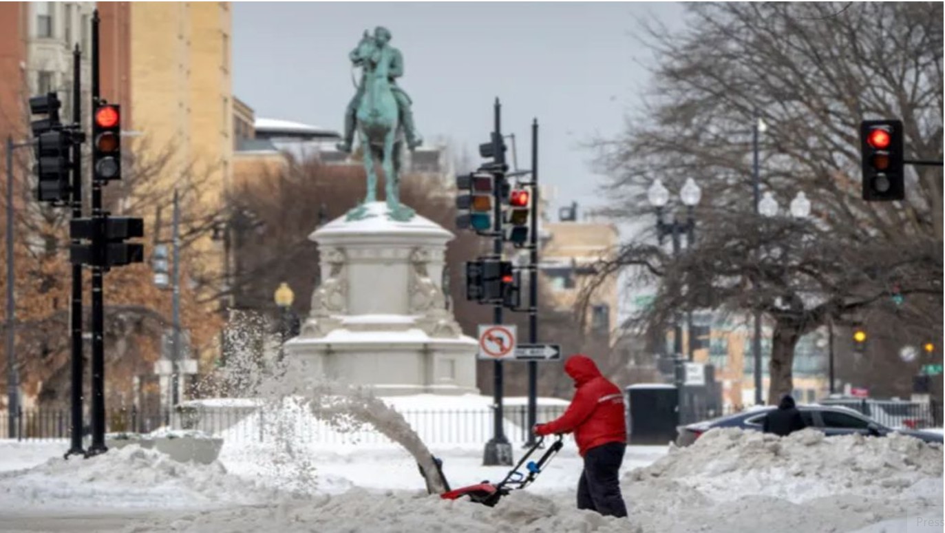 মার্কিন যুক্তরাষ্ট্রে তীব্র তুষারঝড়ে ৩০ জনের প্রাণহানি