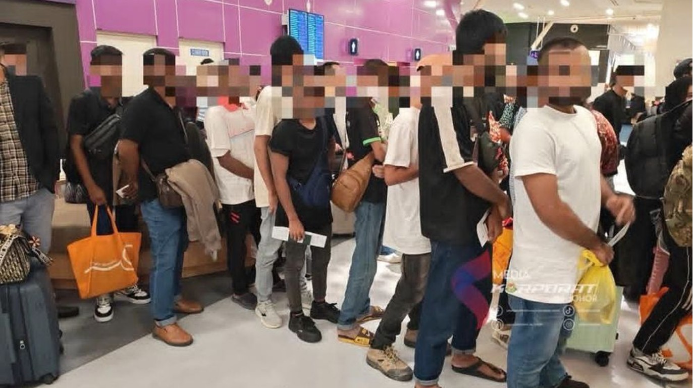 বাংলাদেশিসহ ১৩৫ বন্দি অভিবাসীকে নিজ দেশে ফেরত পাঠালো মালয়েশিয়া