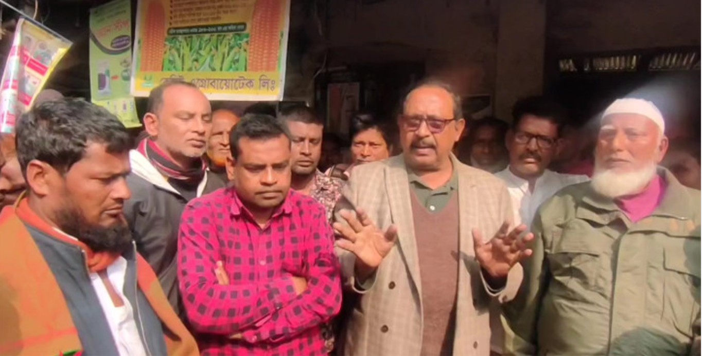 পঞ্চগড়ে কার্যক্রম নিষিদ্ধ আ.লীগের কার্যালয় খুলে দিলেন সদর উপজেলা বিএনপি নেতা