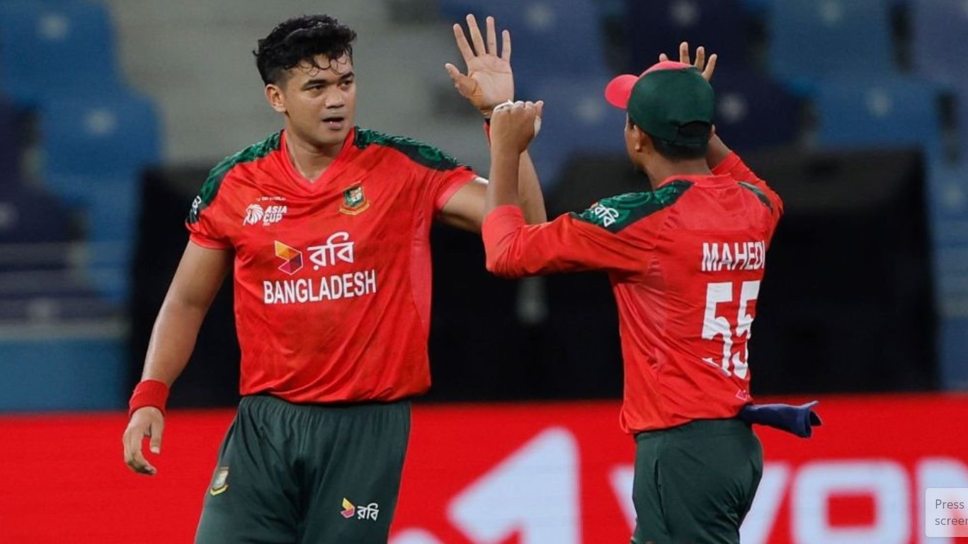 ২০২৫ সালের বর্ষসেরা হওয়ার দৌড়ে তাসকিন-মেহেদী