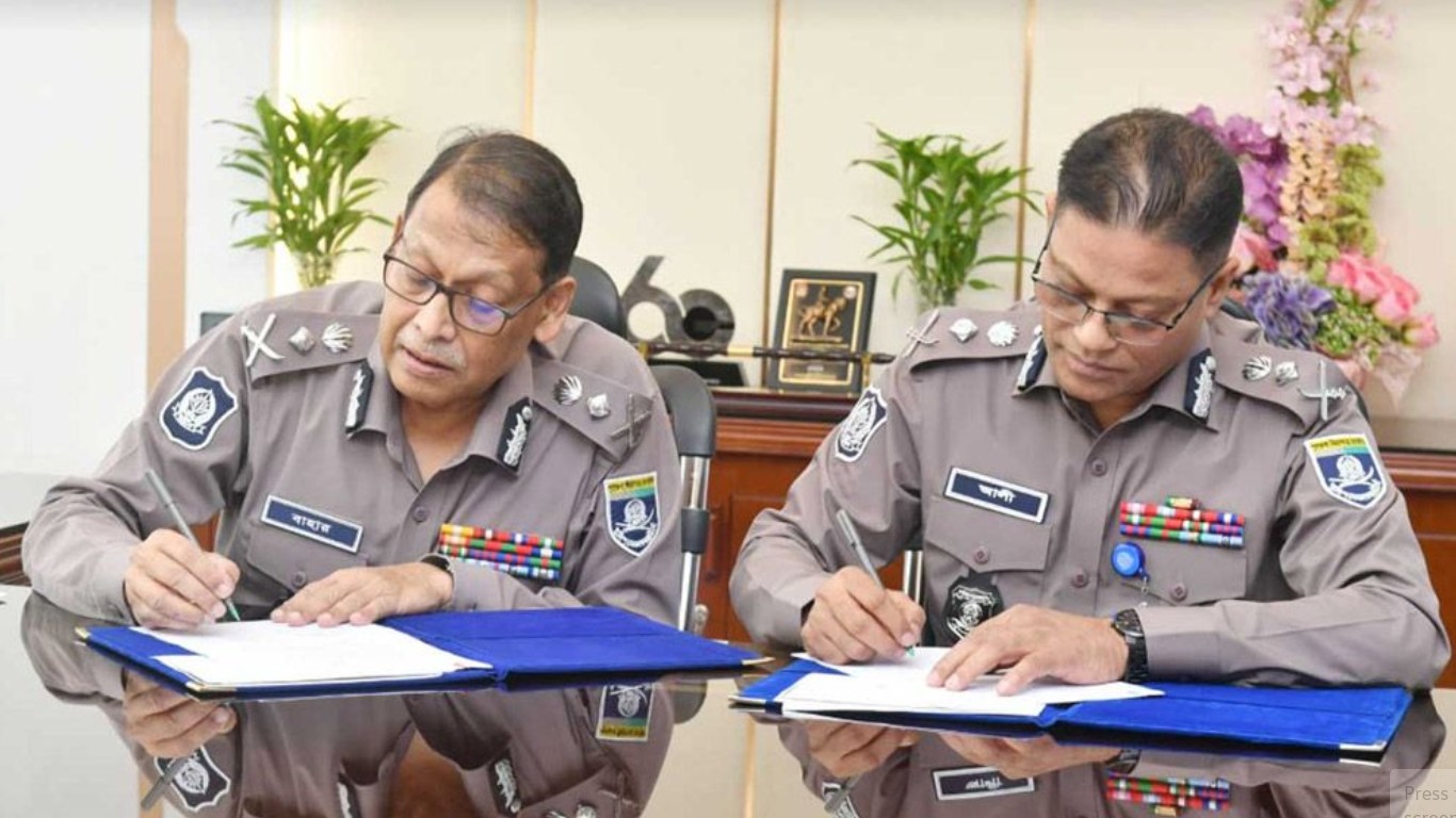 নতুন আইজিপি হিসেবে দায়িত্ব গ্রহণ করলেন আলী হোসেন ফকির