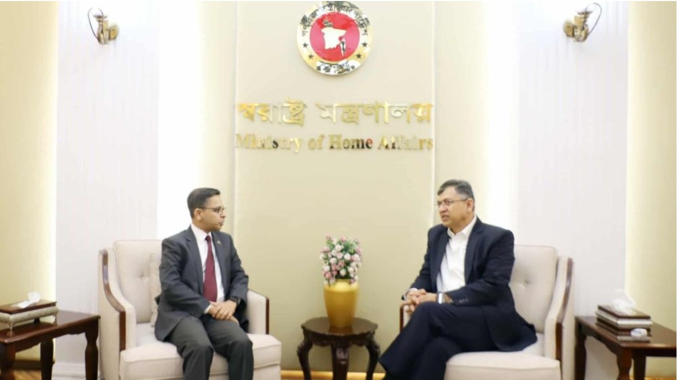 স্বরাষ্ট্রমন্ত্রীর সঙ্গে ভারতের হাইকমিশনার প্রণব কুমার ভার্মার বৈঠক 