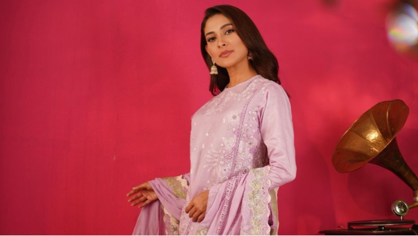 এবার নতুন সাজে আলোচনায় জনপ্রিয় অভিনেত্রী মেহজাবীন চৌধুরী