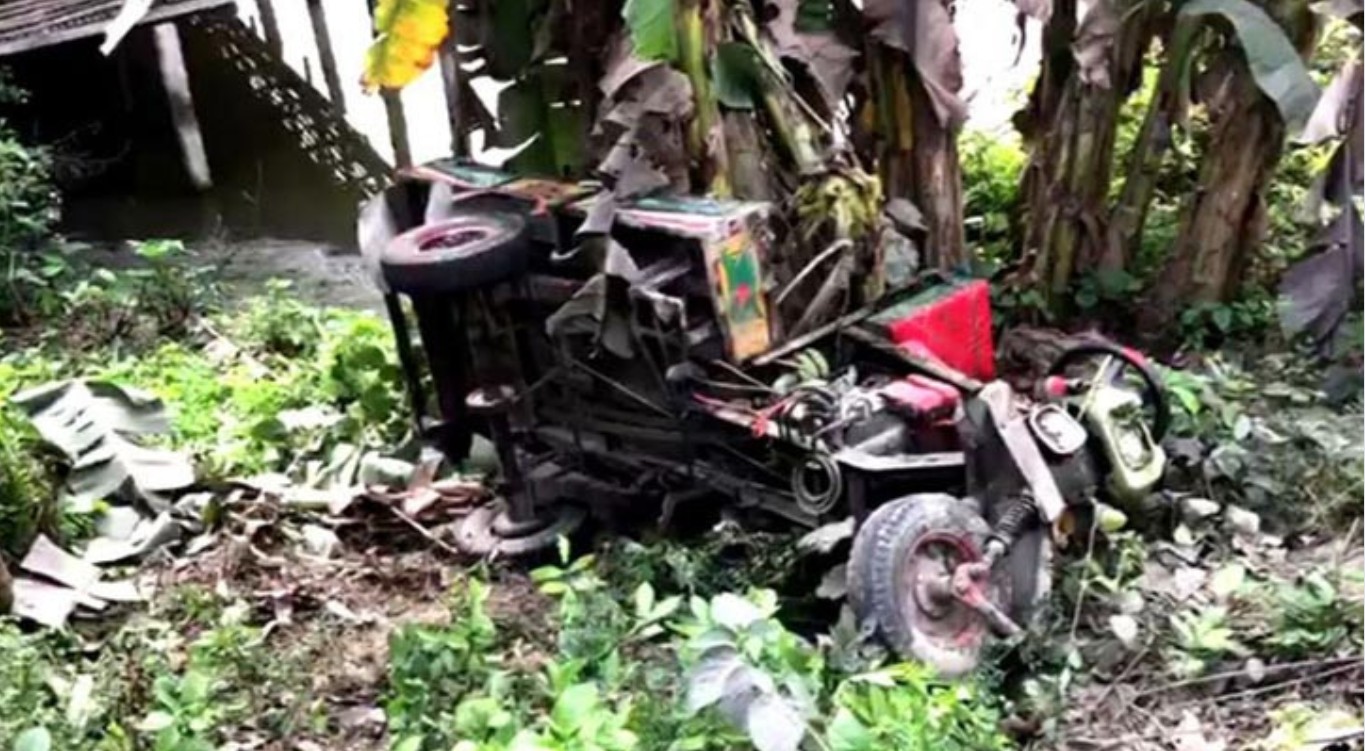 গোপালগঞ্জে নছিমন খাদে পড়ে চালক নিহত, আহত ২