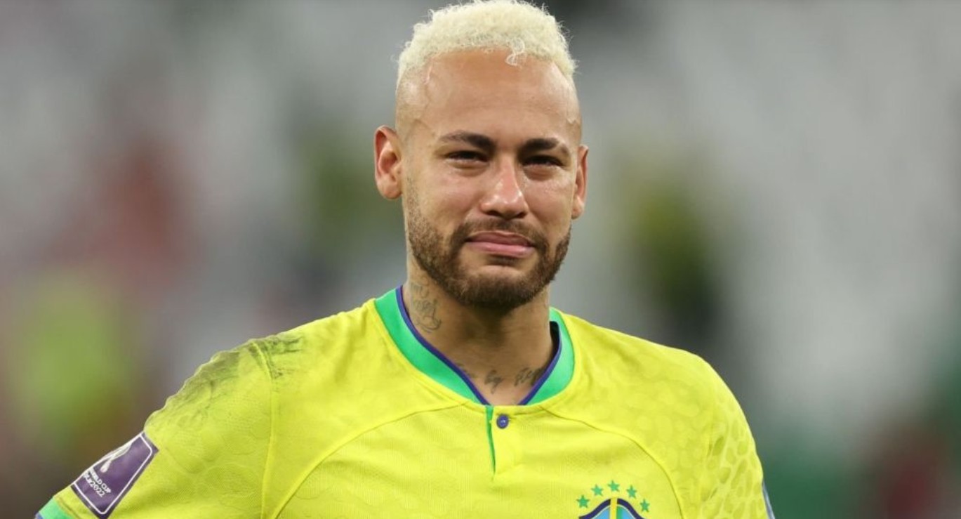 ফুটবল তারকা নেইমারের বিরুদ্ধে মামলা করলেন তার রাঁধুনি