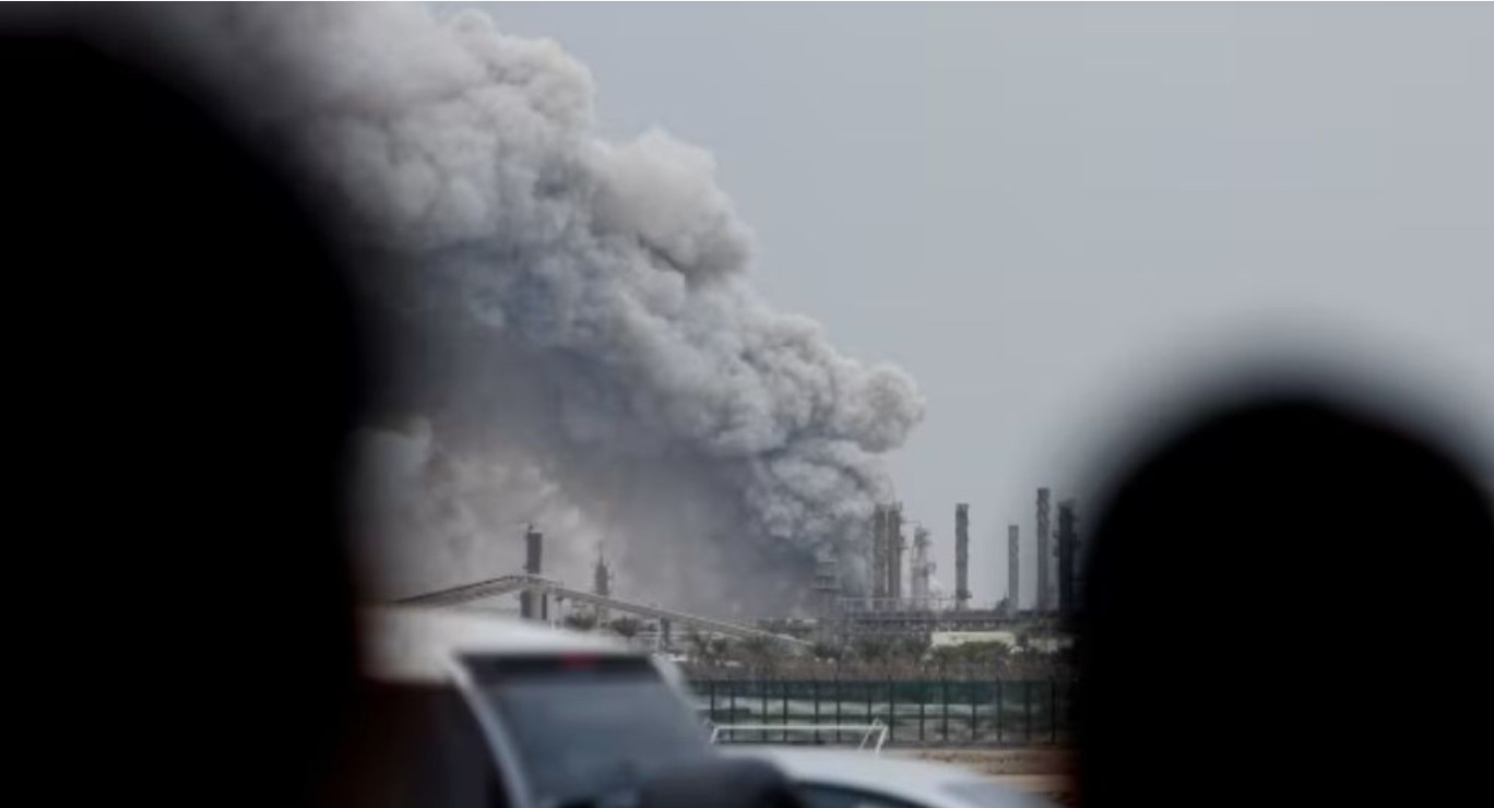 বাহরাইনের বৃহত্তম তেল শোধনাগারে ইরান ড্রোন হামলা চালিয়েছে