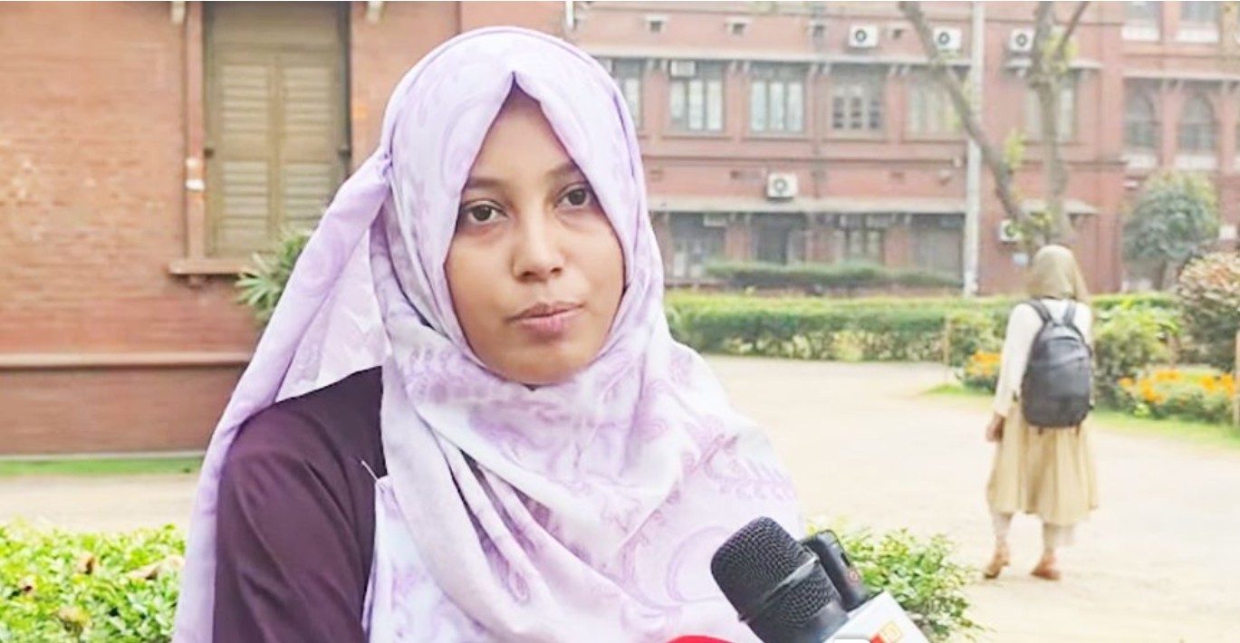 ‘শুটার ফয়সালের সঙ্গে সেলফী‘র বিষয়ে যা বললেন ডাকসু নেত্রী জুমা