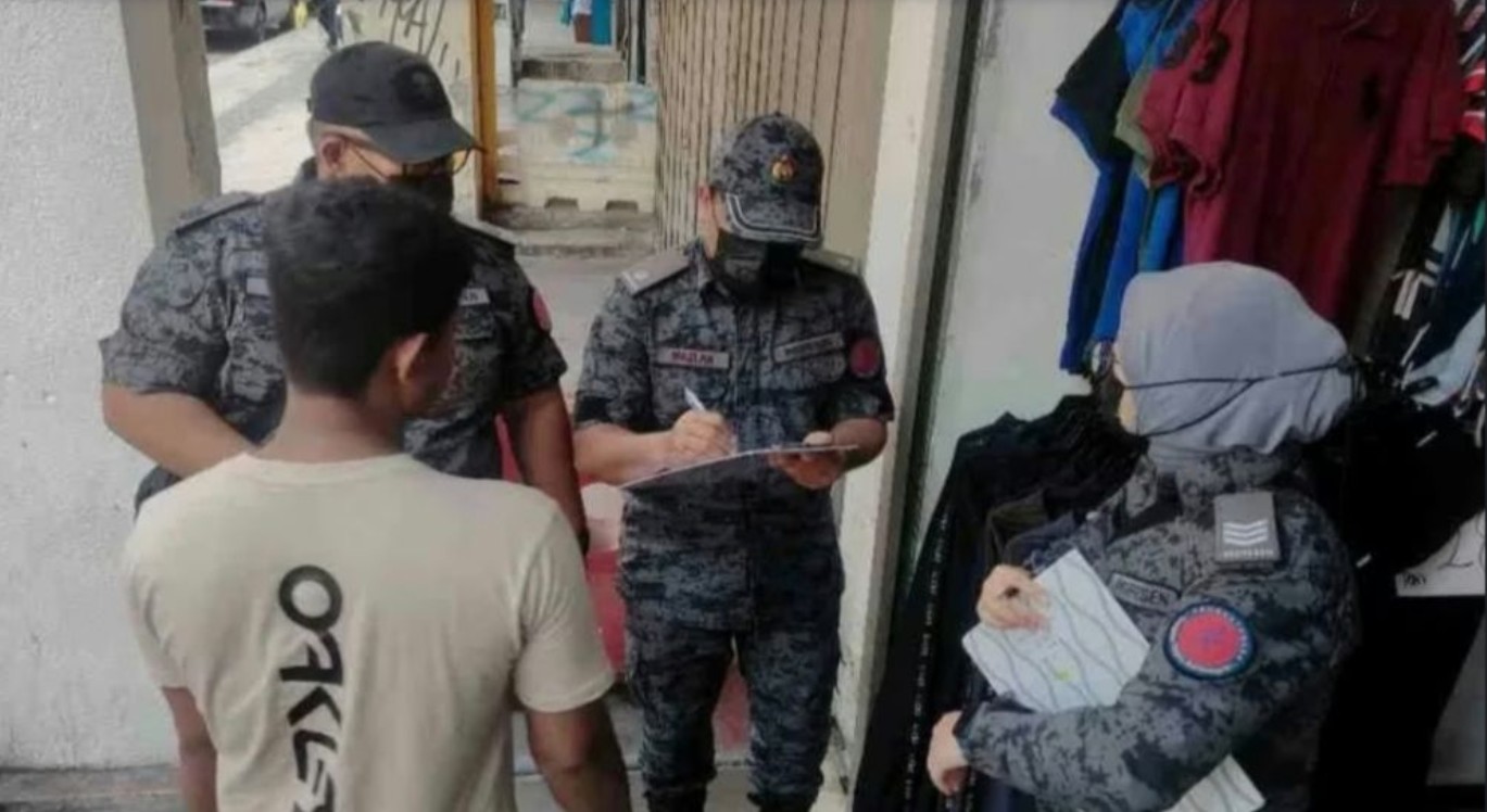 মালয়েশিয়ার কুয়ালালামপুরে ‘মিনি ঢাকায়’ অভিযান, ৮২৩ অভিবাসীর কাগজপত্র যাচাই