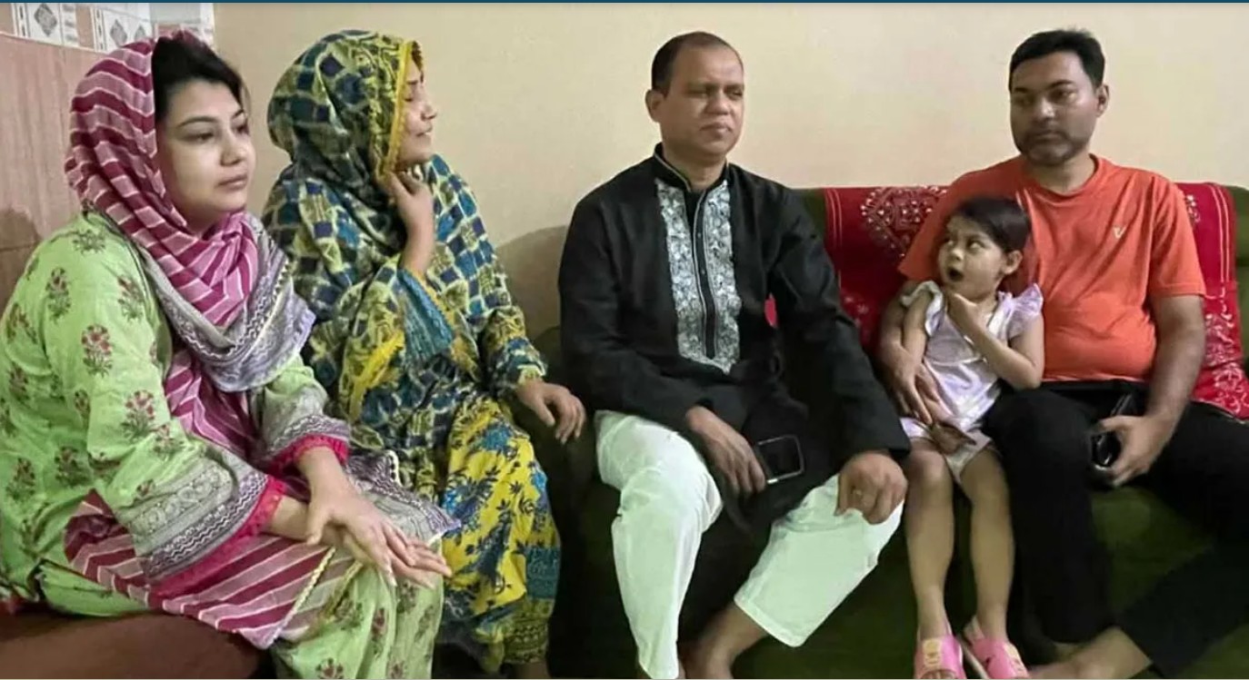 বগুড়ায় সাংবাদিক জালালের পরিবারের খোঁজ নিলেন প্রধানমন্ত্রীর অতিরিক্ত প্রেস সচিব