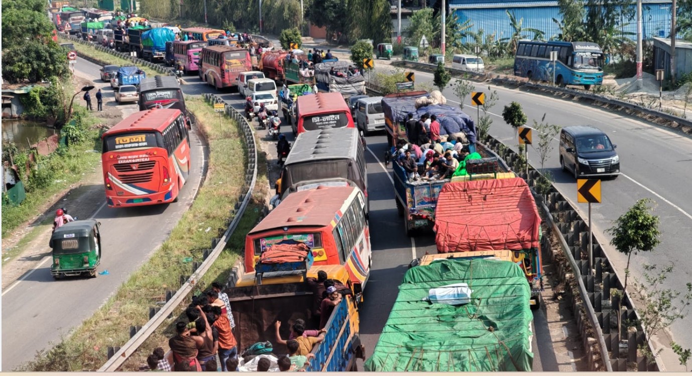টাঙ্গাইল-যমুনা সেতু মহাসড়কে ৩০ কিলো‌মিটার যানবাহন চলছে ধীরগতিতে