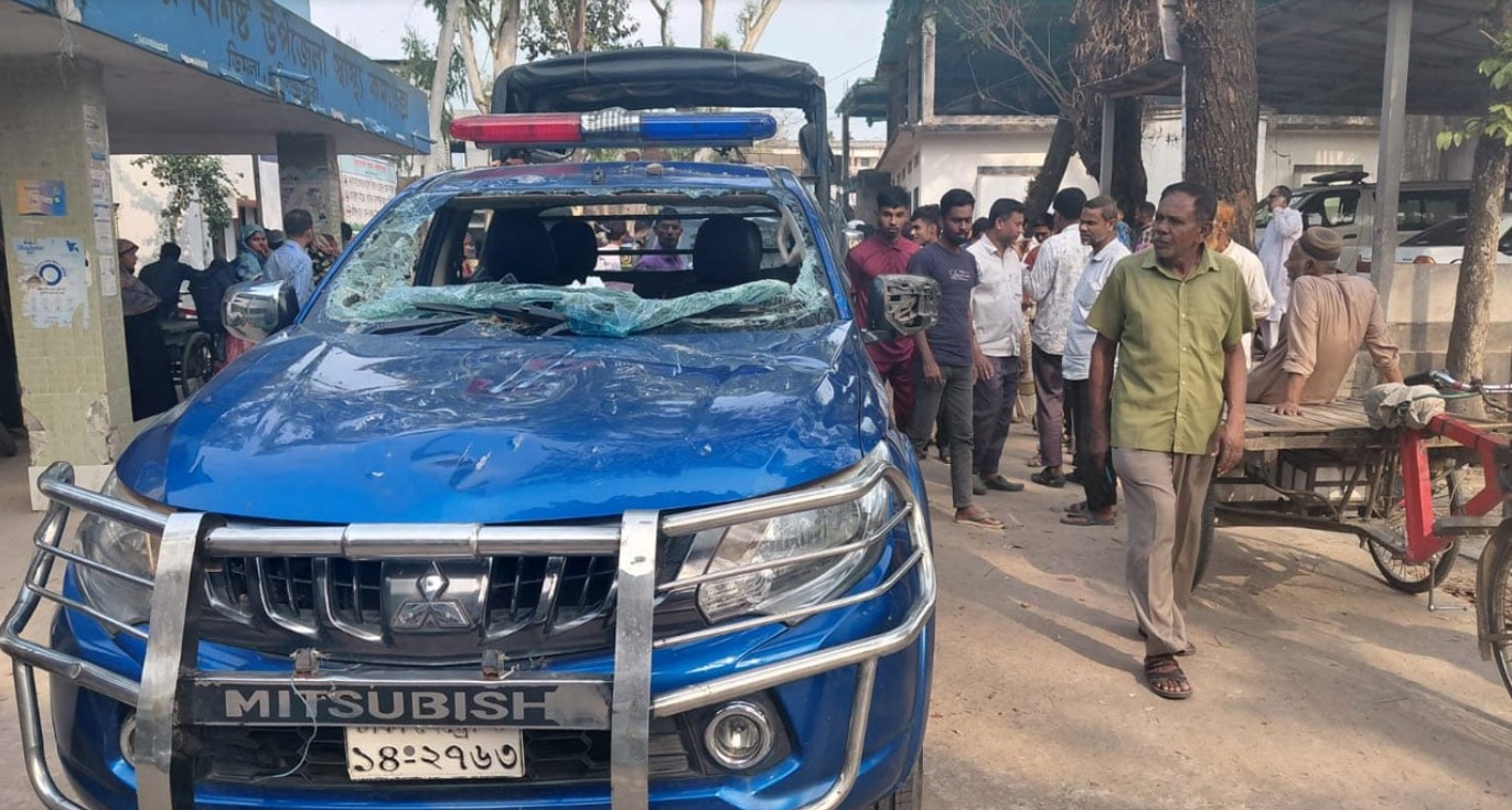 ডিমলায় তিস্তা নদীর পাথর উত্তোলন বন্ধ করতে গিয়ে চেয়ারম্যানের ওপর হামলা, আহত ২০