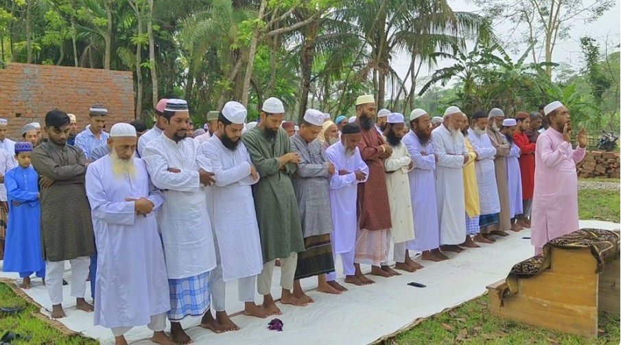 সৌদির সঙ্গে মিল রেখে বাংলাদেশের কয়েকটি এলাকায় ঈদ উদযাপন