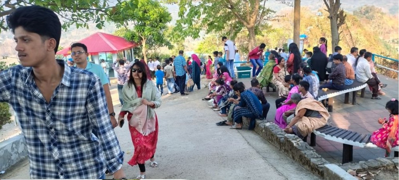ঈদের পরেরদিনে পার্বত্য জেলা বান্দরবানে পর্যটকের ঢল