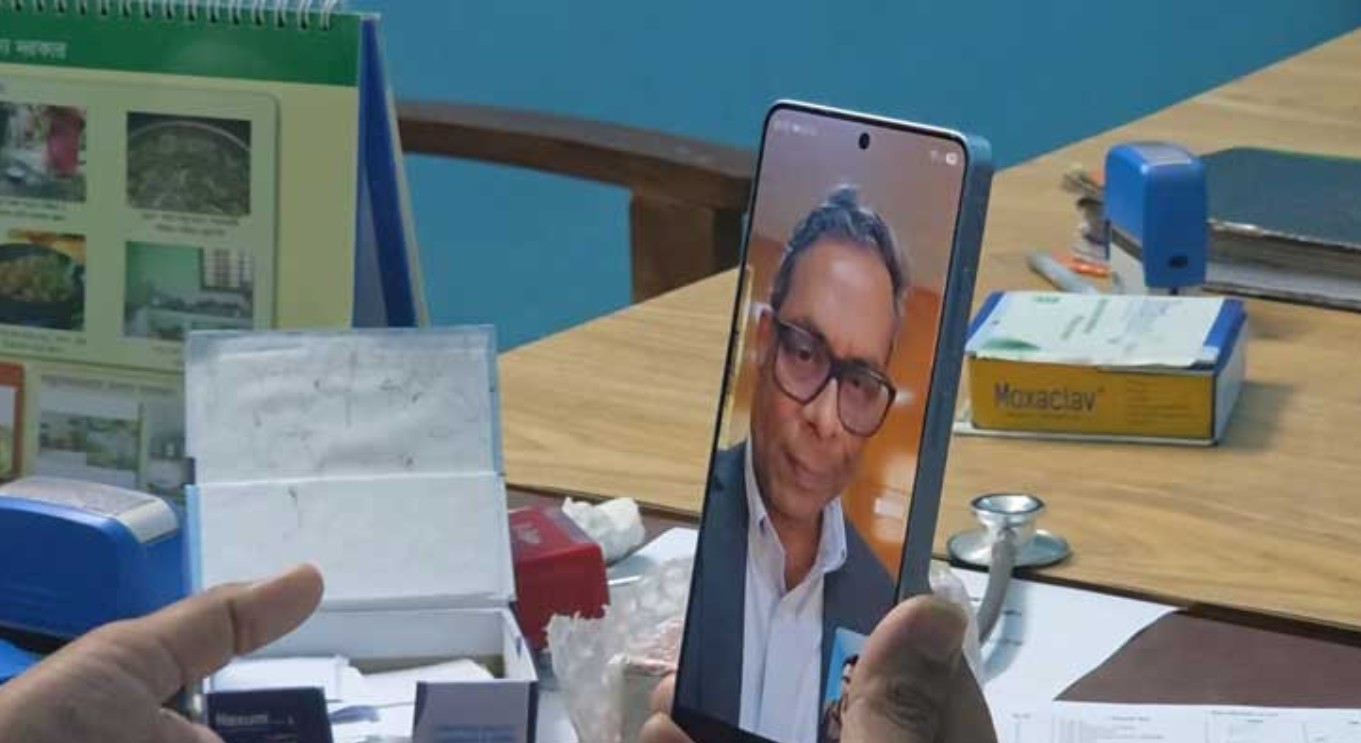 ভিডিও কলে সিলেটের হাসপাতালের হাজিরা খাতা দেখলেন স্বাস্থ্য প্রতিমন্ত্রী