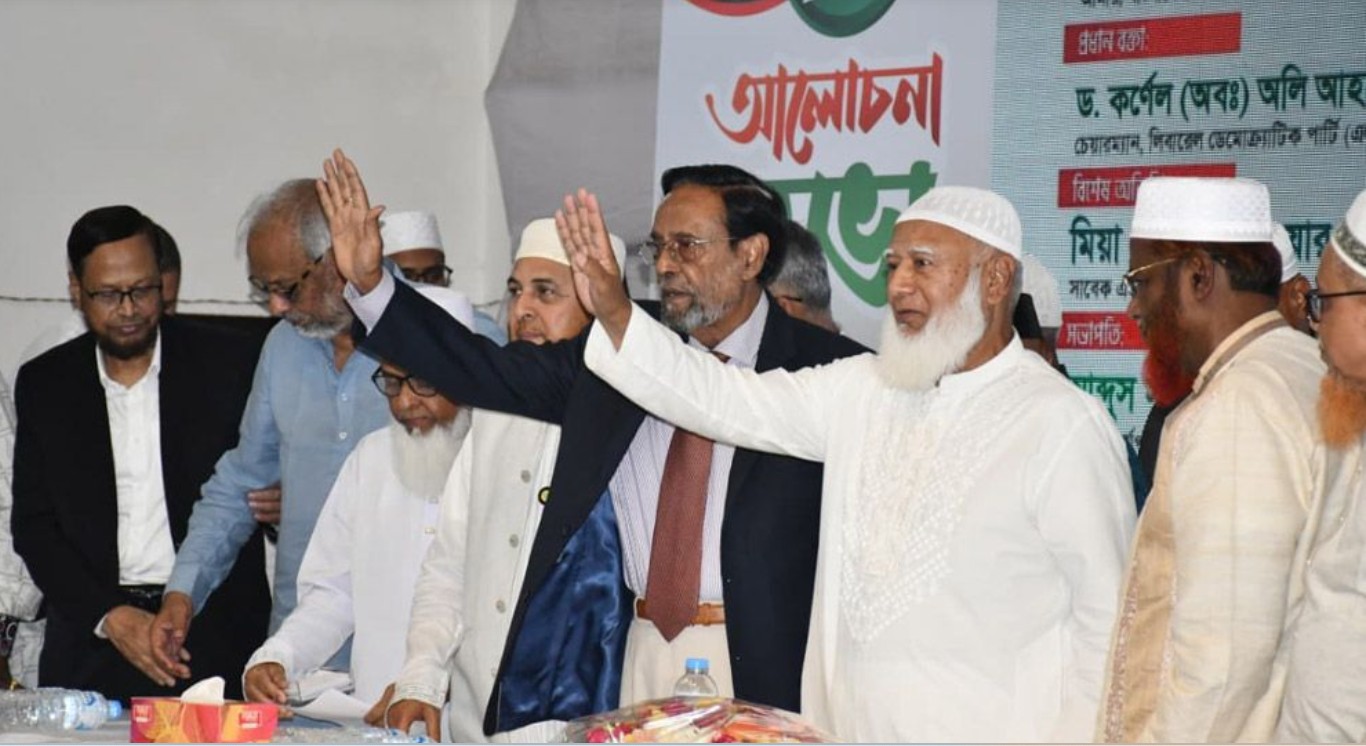 আমিরকে টিটকারি না মেরে সত্যকে গ্রহণ করো: কর্ণেল অলি