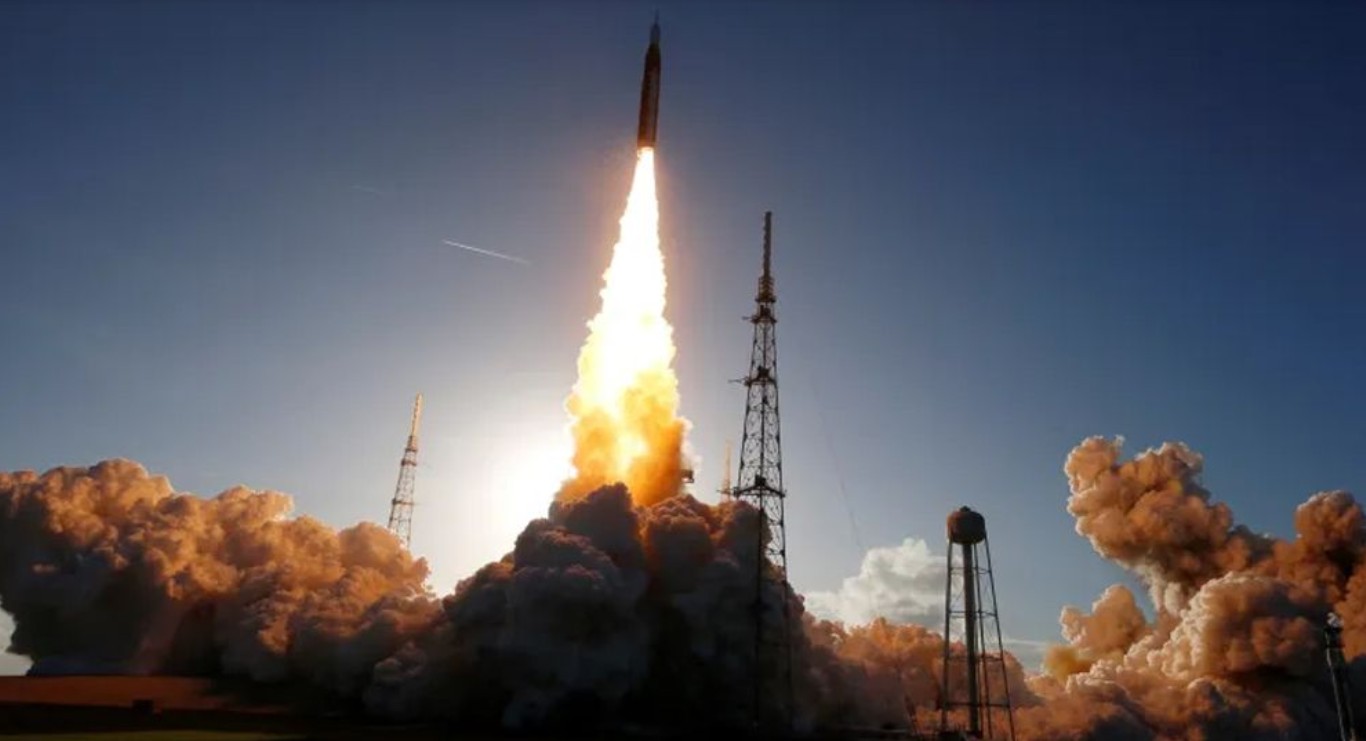 দীর্ঘ ৫৩ বছর পর আবারও চাঁদের পথে মানুষ