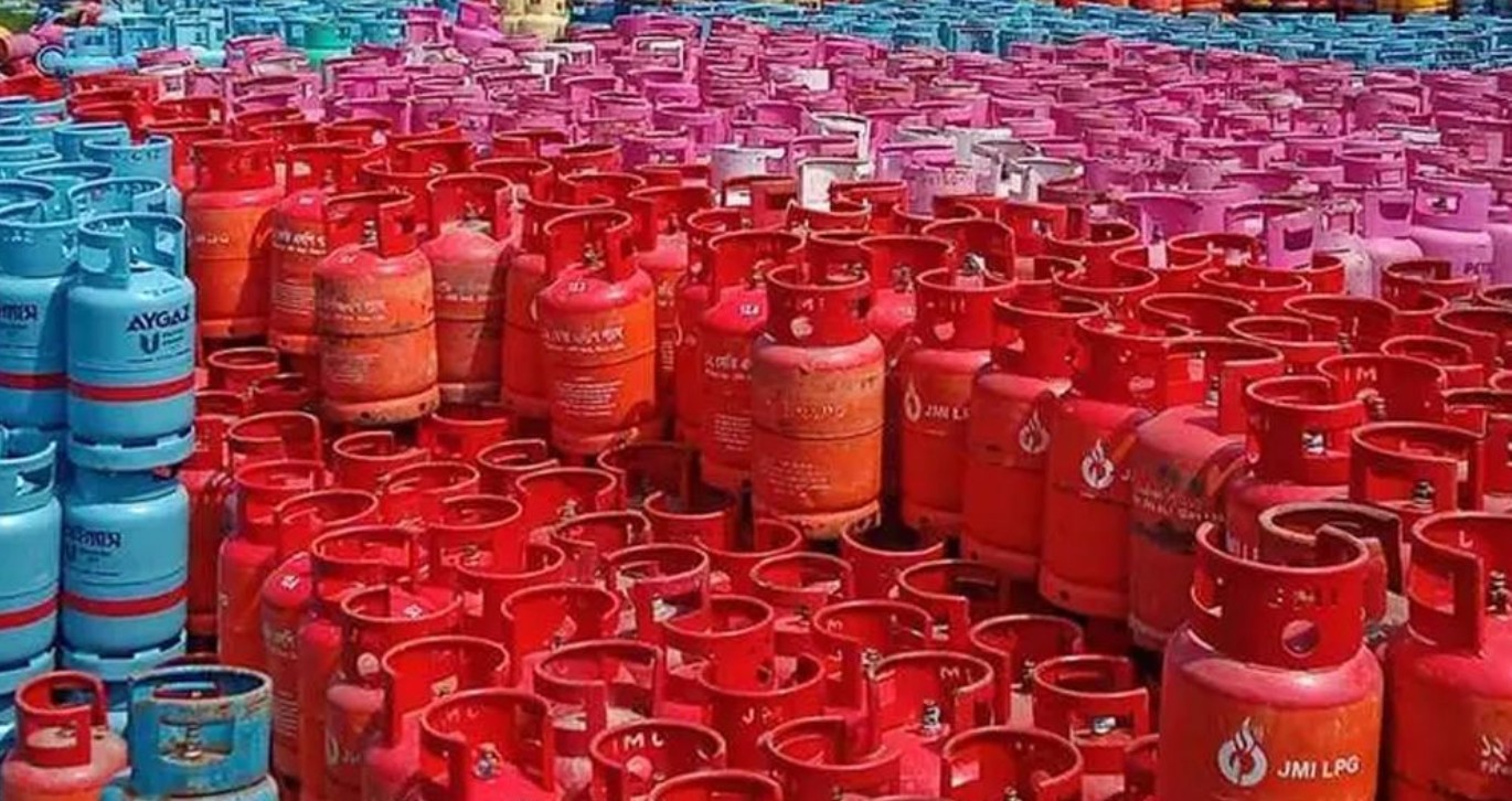এলপি গ্যাসের দামে বড় লাফ: ১২ কেজি সিলিন্ডারের দাম ১৭২৮ টাকা