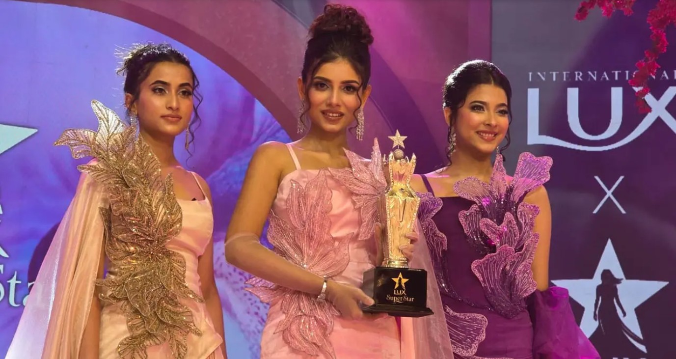 চ্যানেল আই লাক্স সুপারস্টার হলেন রাজশাহীর মেয়ে বিদুষী বর্ণিতা