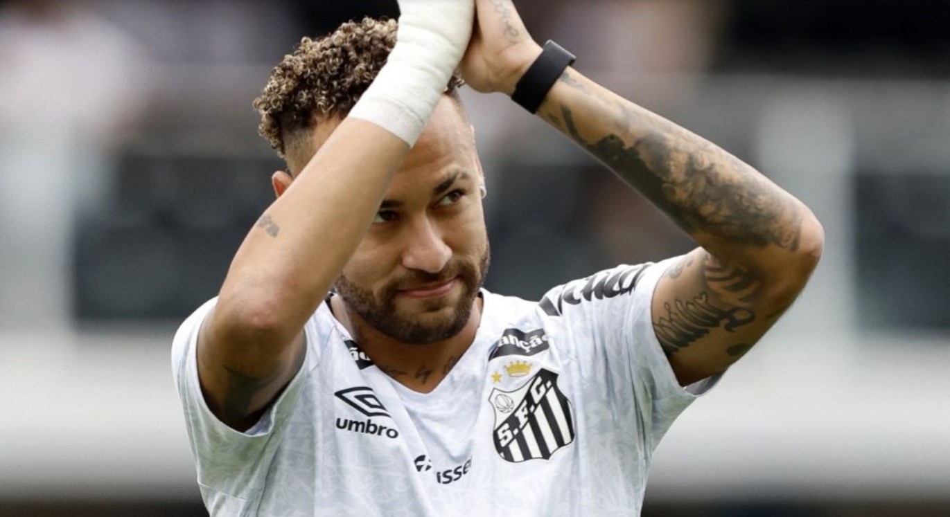 হঠাৎ করে অস্ত্রোপচার করালেন ব্রাজিলিয়ান সুপারস্টার নেইমার