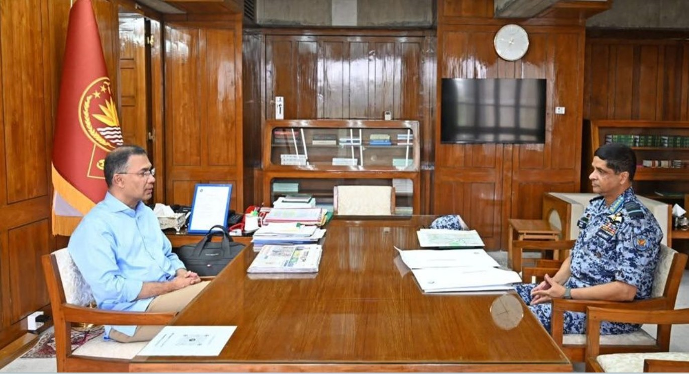 প্রধানমন্ত্রীর সঙ্গে বিমান বাহিনী প্রধানের সাক্ষাৎ