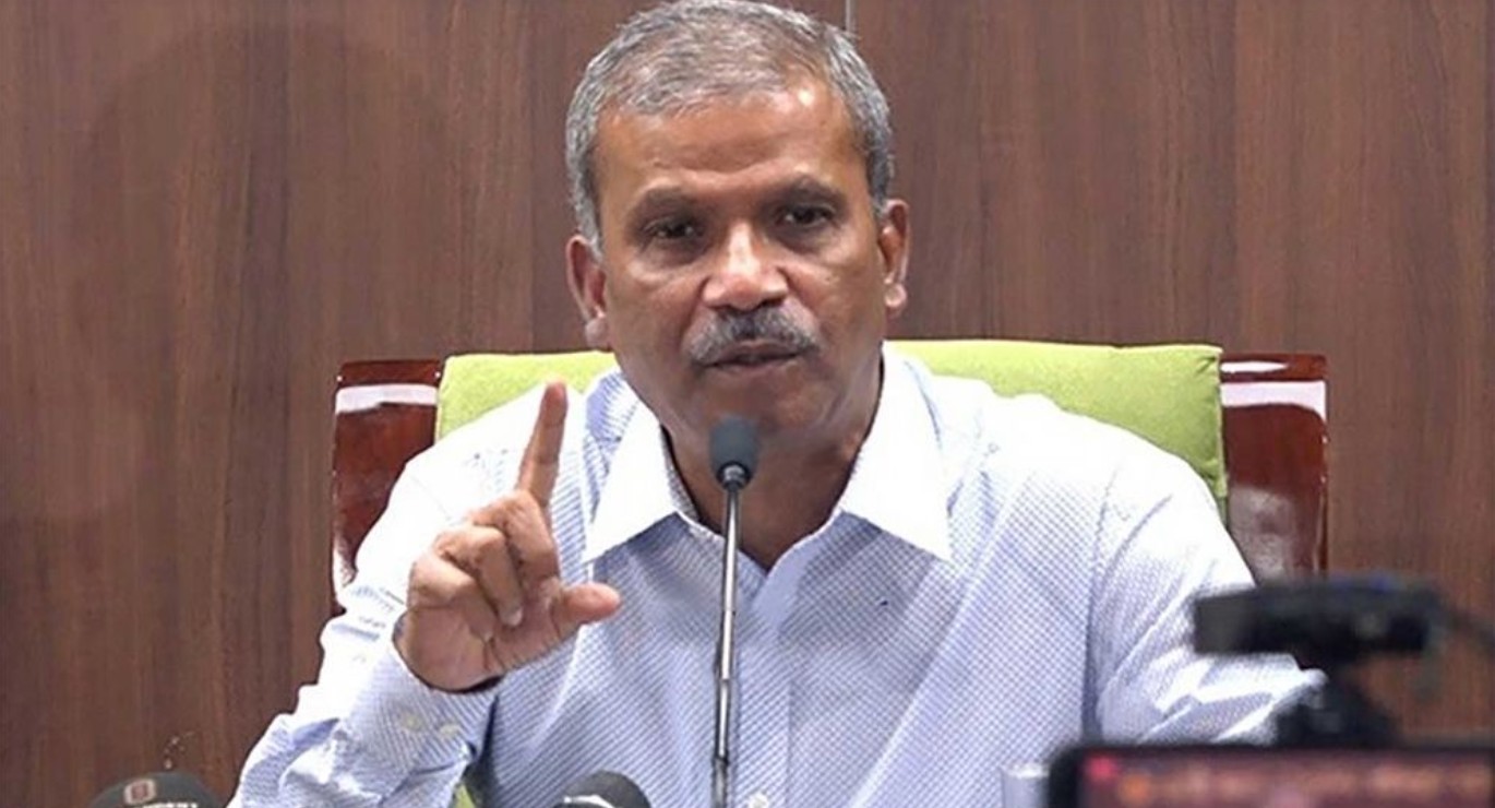 শতকোটি টাকার দুর্নীতি : ড. আসিফ নজরুলের বিরুদ্ধে দুদকে আবেদন