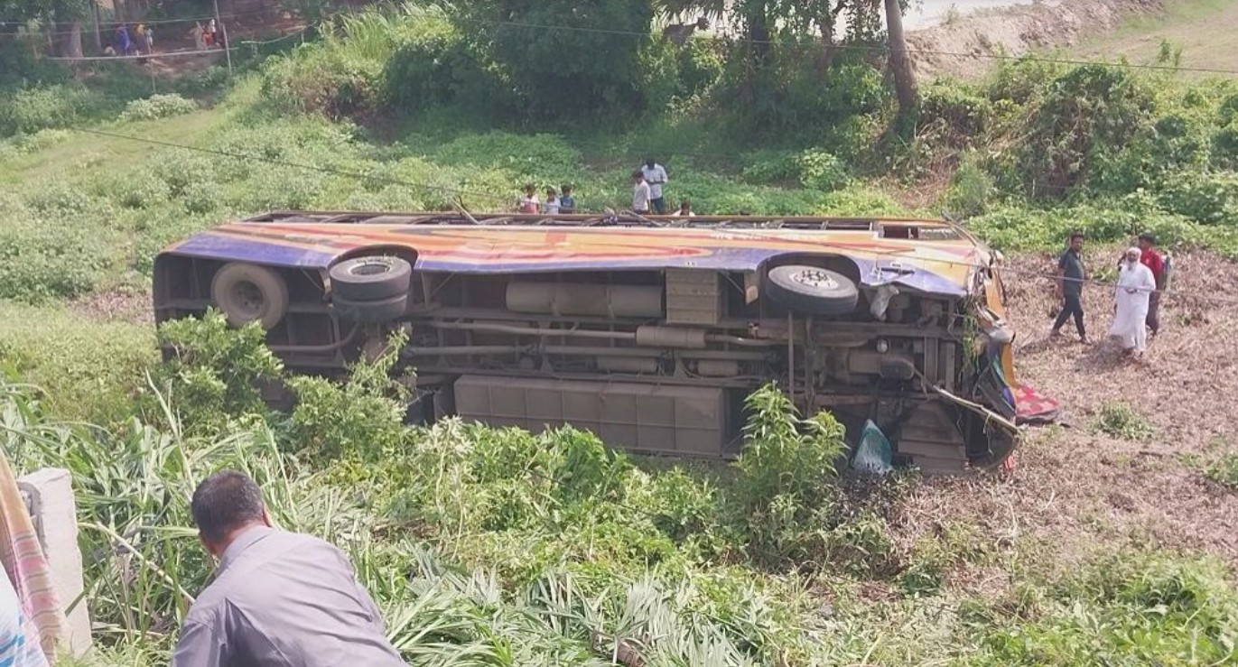 ফরিদপুরের ভাঙ্গায় বাস-পিকআপের সংঘর্ষে নিহত ২, আহত ৩৫