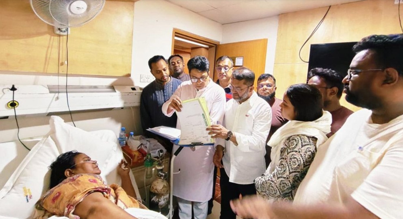 বিএনপি নেতার অসুস্থ স্ত্রীর পাশে প্রধানমন্ত্রী 