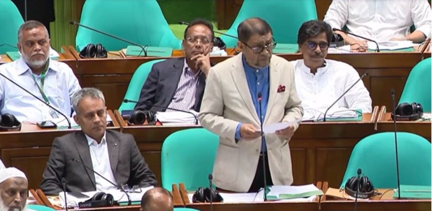 স্বাস্থ্যমন্ত্রী সম্রাট বাবরের সঙ্গে প্রধানমন্ত্রীর তুলনা করলেন