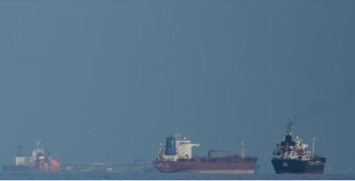 হরমুজ প্রণালী খোলার পর যে কারণে আবার বন্ধের হুমকি দিলো ইরান