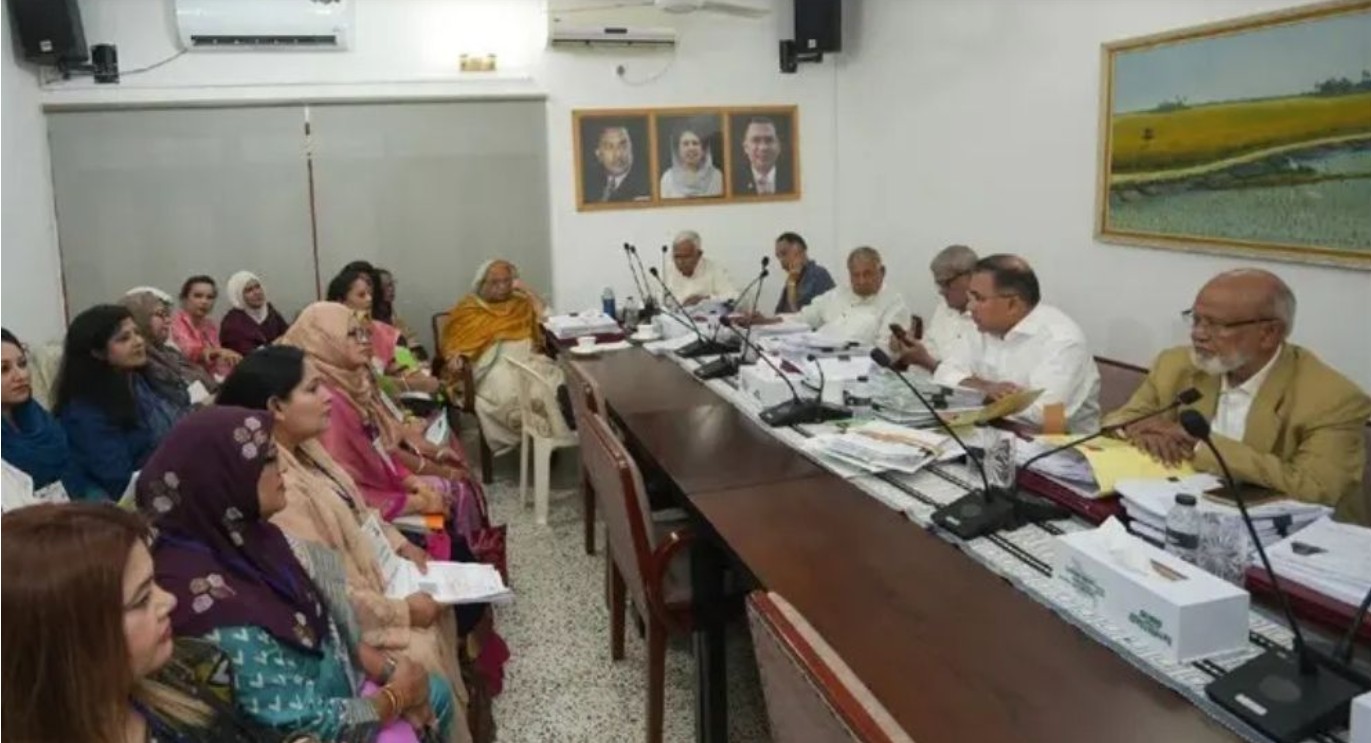 গুলশানে গভীর রাতে দাপ্তরিক কাজে তারেক রহমান