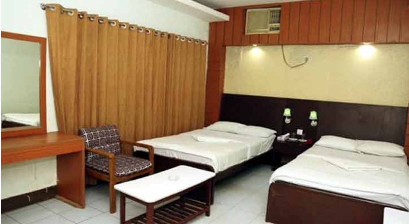 রংপুরে সিনেমা হলের আড়ালে গোপন কক্ষে অনৈতিক কর্মকাণ্ড, আটক ৩৭