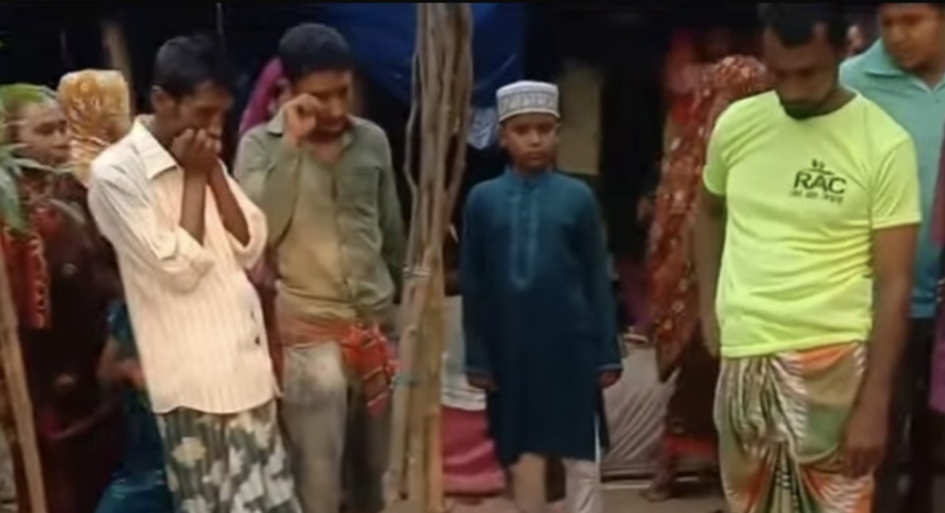 নওগাঁর নিয়ামতপুরে একই পরিবারের ৪ জনকে গলা কেটে হত্যা