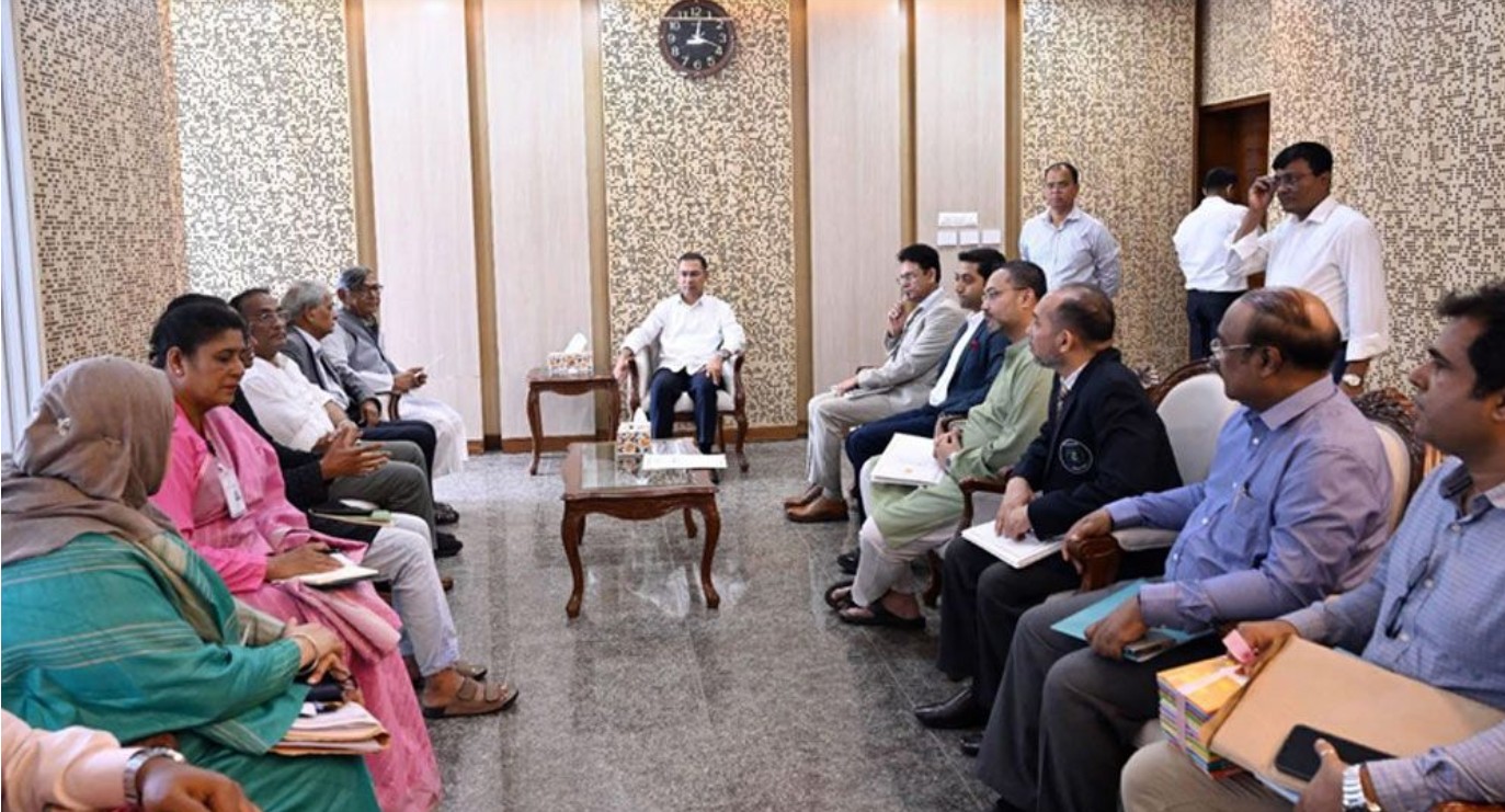 প্রধানমন্ত্রীর সঙ্গে অধ্যাপক আবদুল্লাহ আবু সায়ীদের বৈঠক