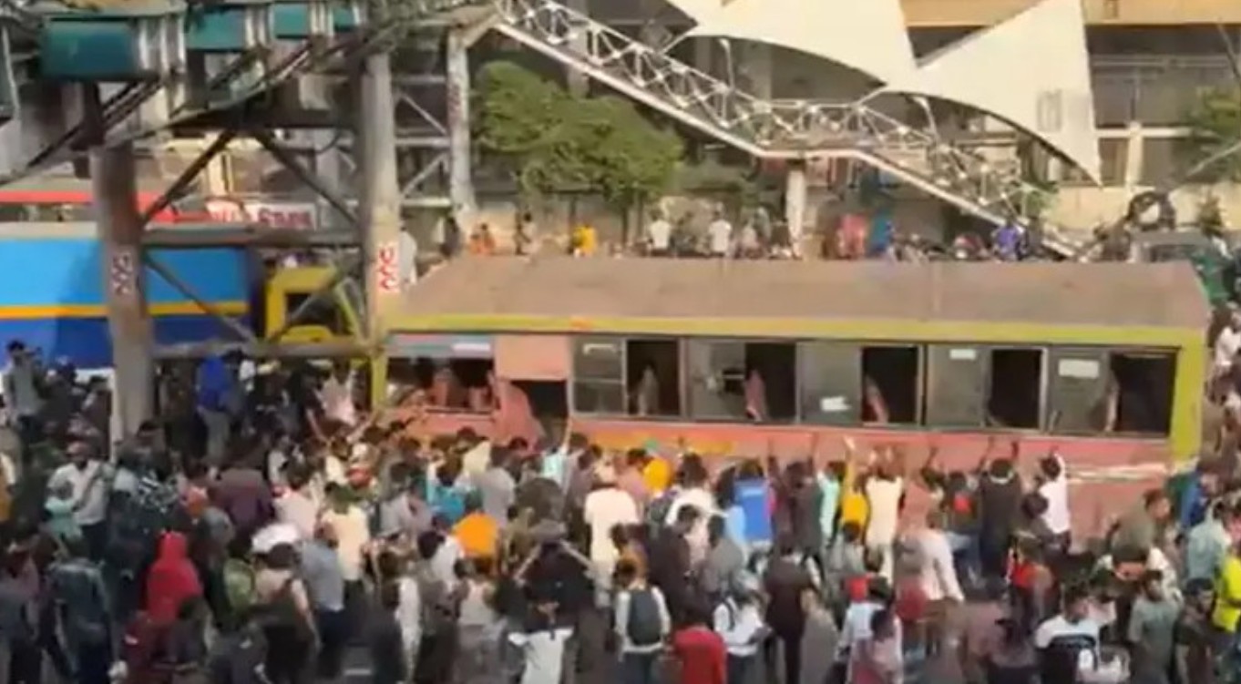 বনানীতে আইল্যান্ডে ধাক্কা বাসের, নিহত ২